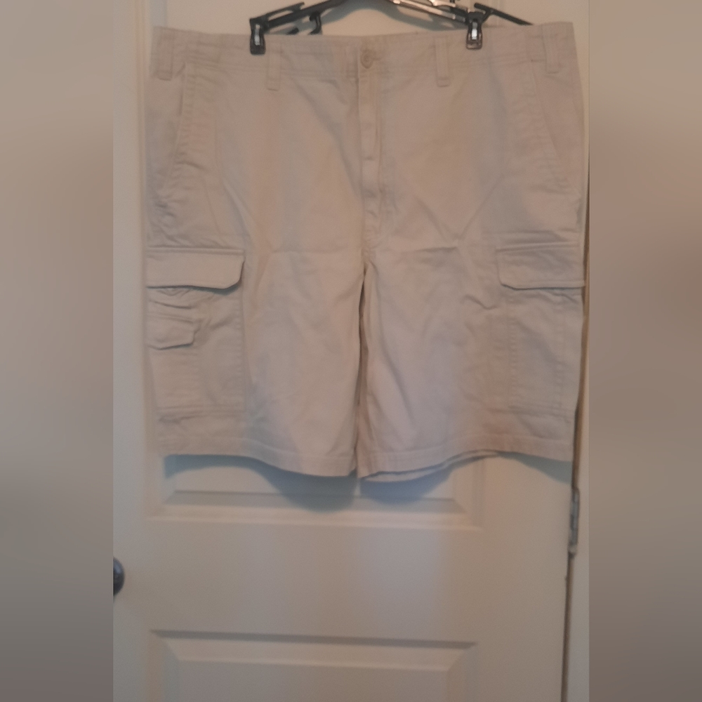 Men's Kahki Cargo Shorts size 42